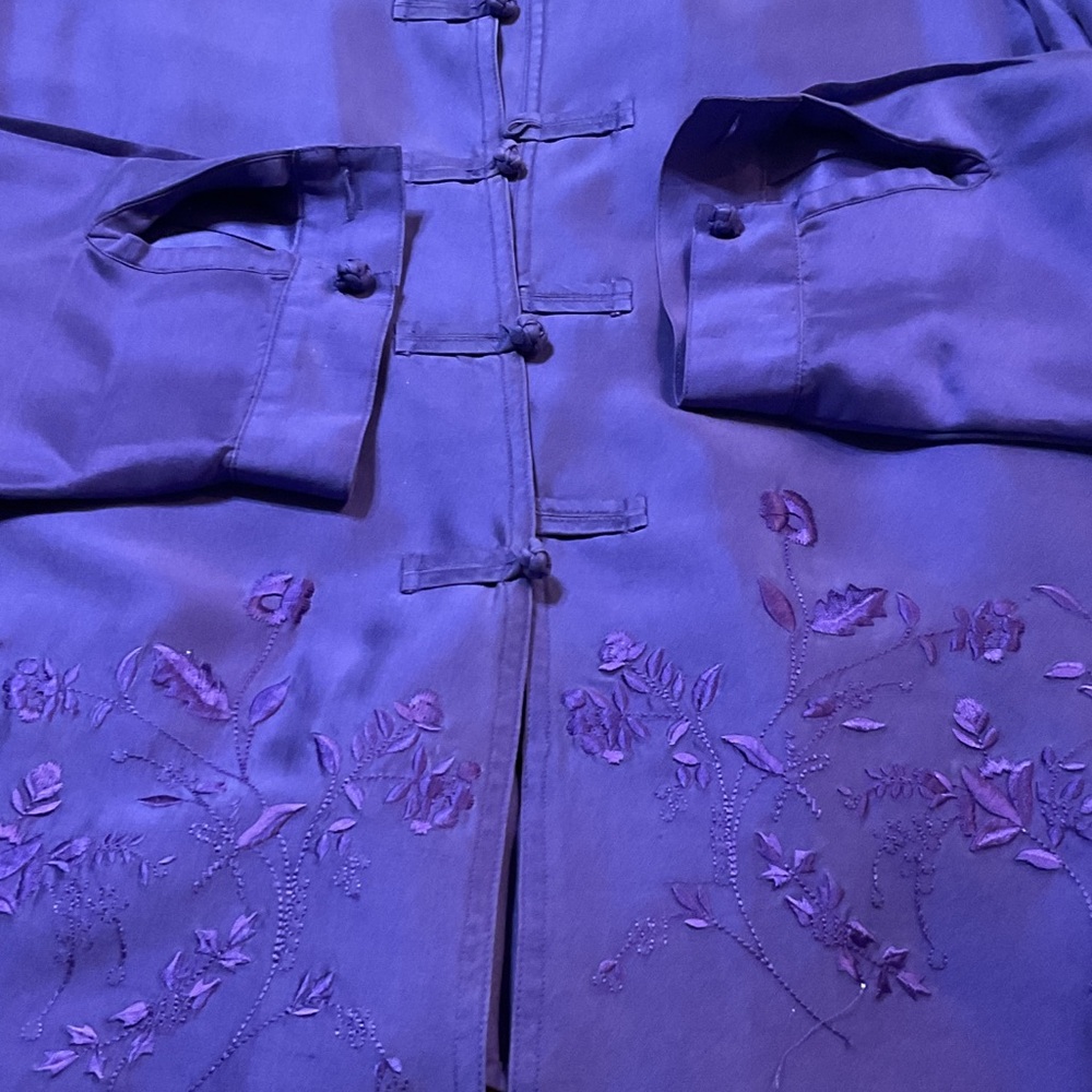100% Silk Chico's Vibrant Purple vintage Asian inspired embroidered blouse - Picture 5 of 5